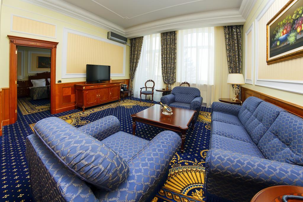 חברובסק Parus Hotel מראה חיצוני תמונה